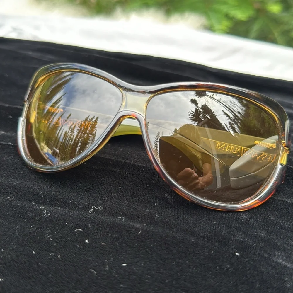 VTG Yves Saint Laurent Tortoise Shell and Gold woman’s Sunglasses with Case - Picture 5 of 8